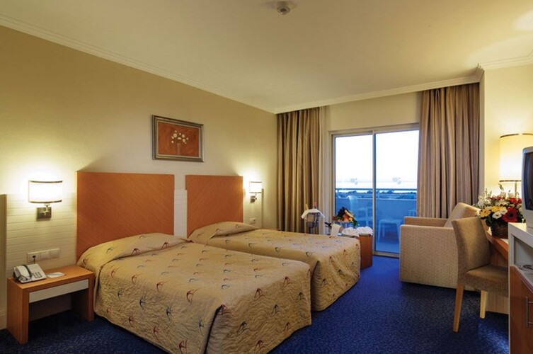 Crystal Admiral Resort Suites & Spa photo 6