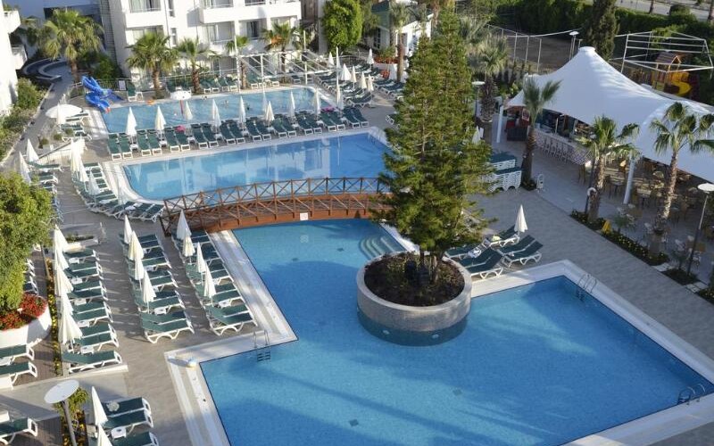 Side Resort photo 3