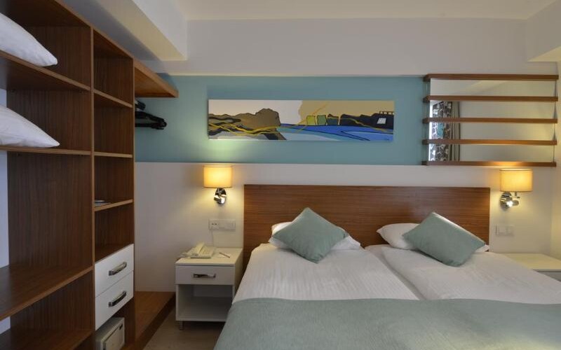 Side Resort photo 6