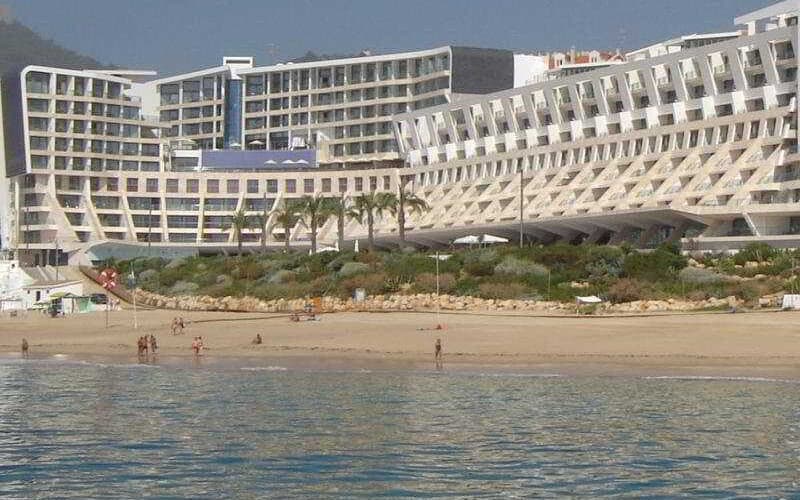 Sesimbra Oceanfront Hotel