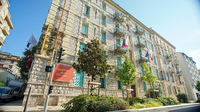 Le Windsor Jungle Art Hotel