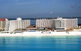 Crown Paradise Club Cancun