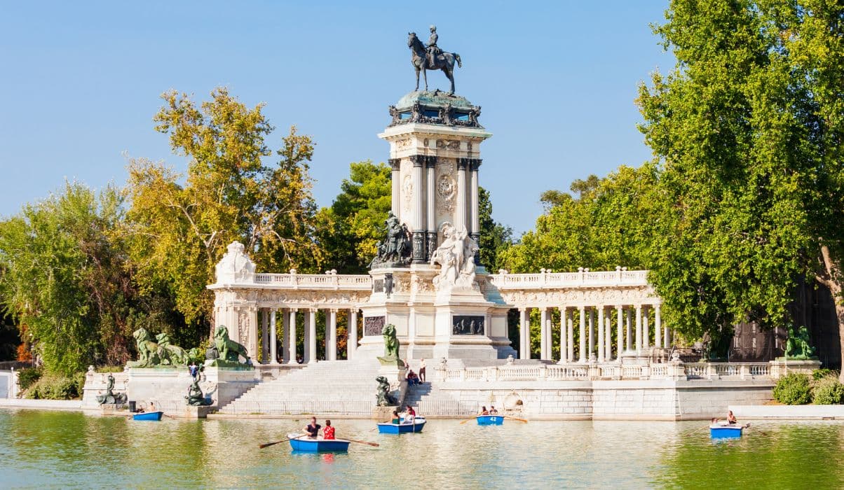 Relax in Retiro Park