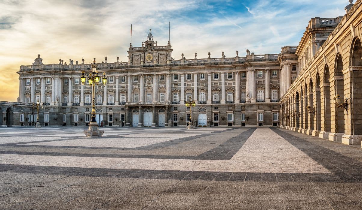 Visit the Royal palace