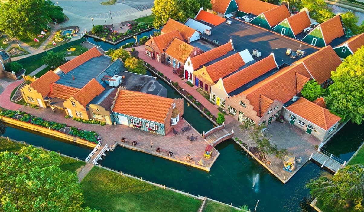 Holland – Dutch Charm on the Lakeshore