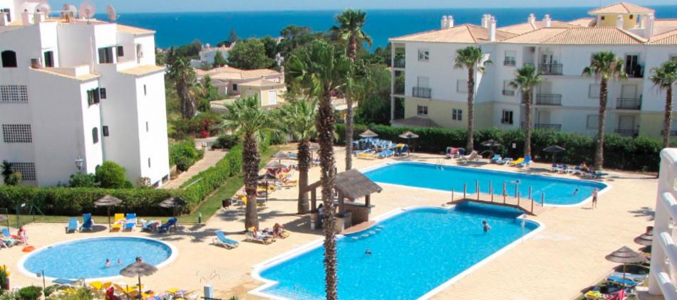 The Estrela do Vau in Praia do Vau. View of the pools.