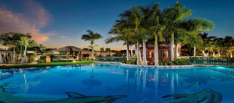 Pool area in 4* Green Garden Resort & Suites in Playa de las Americas, Tenerife