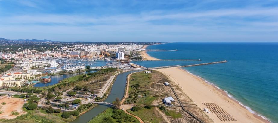 Beach in Vilamoura in the Algarve