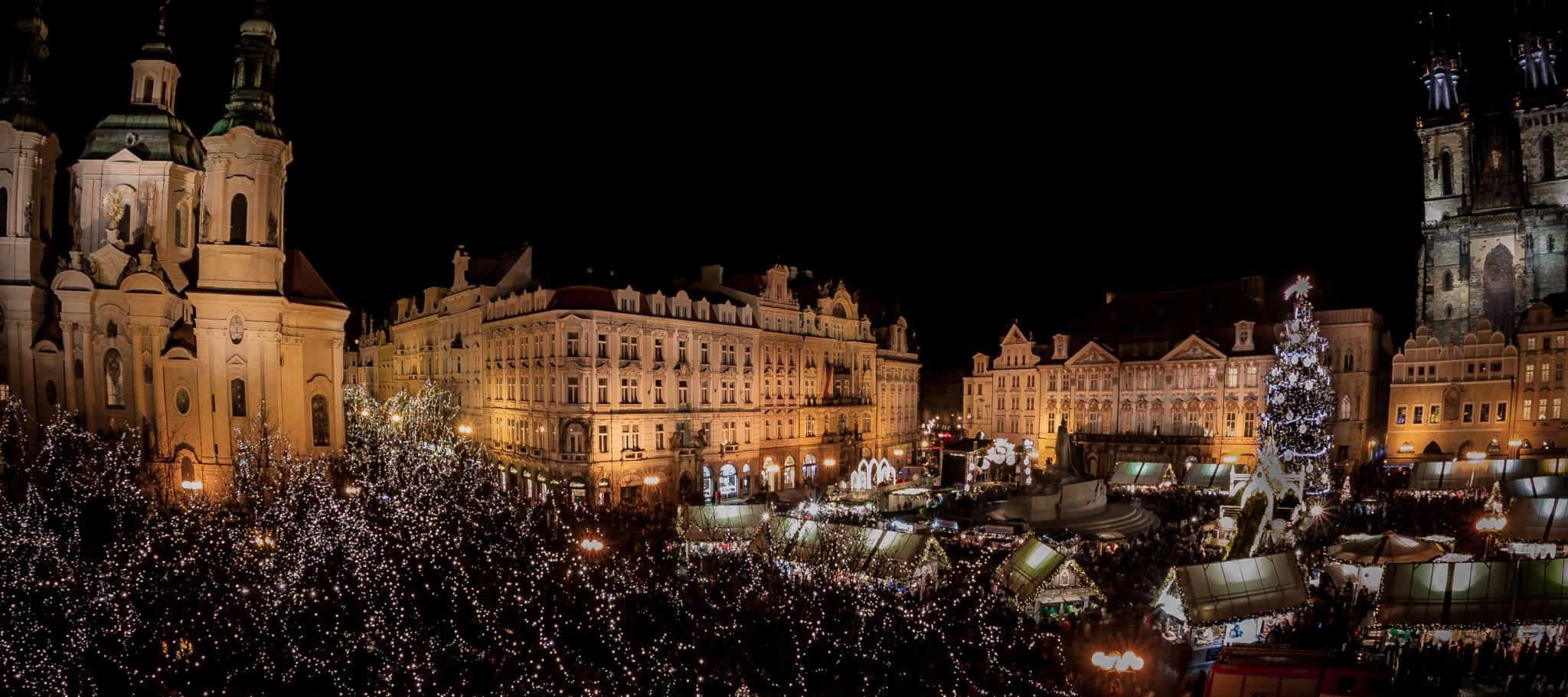 Christmas Market at the Old Town Square in Prague | © Taiko