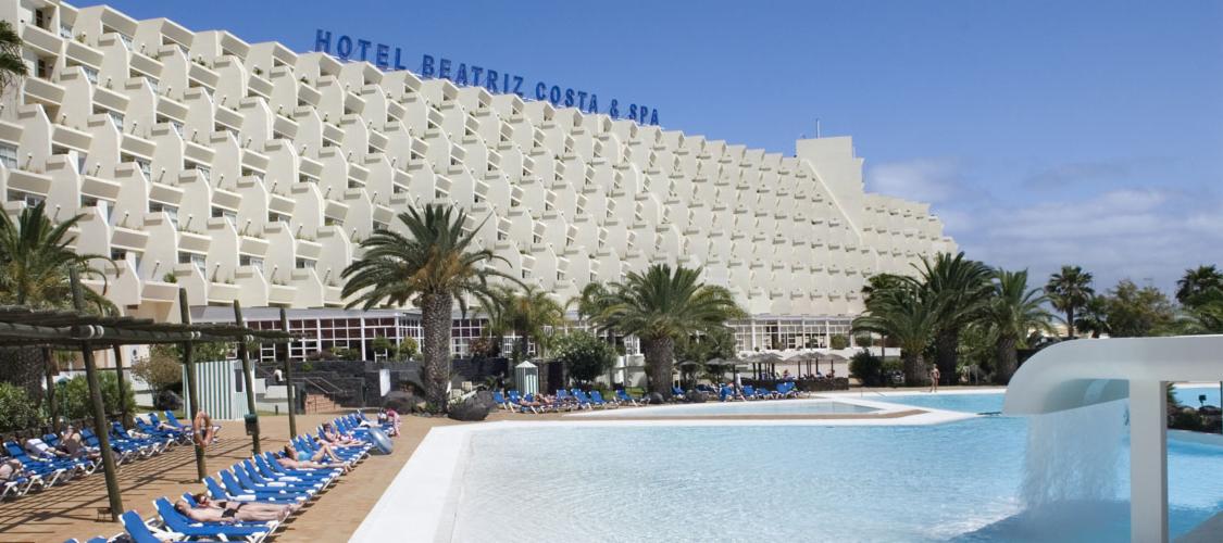 The Beatriz Costa Teguise & Spa Hotel - View of pool and hotel