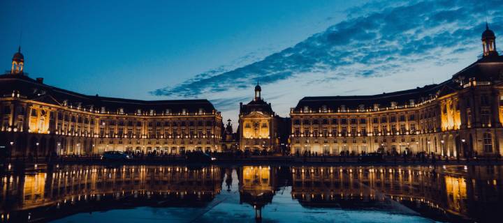 Night time photo of Place de la Bourse in Bordeaux