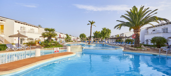 Pool view of the 4* SeaClub Resort in Alcudia, Majorca