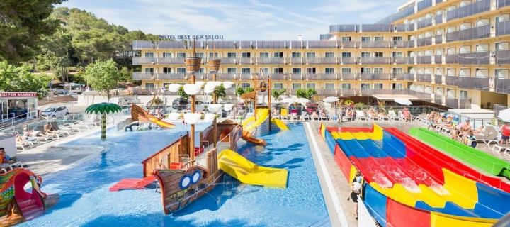 Pool and slides in The Best Cap hotel Salou