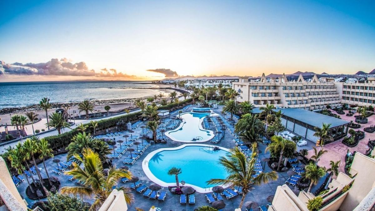 Our Exclusive Over 50s Offers in Lanzarote this Autumn