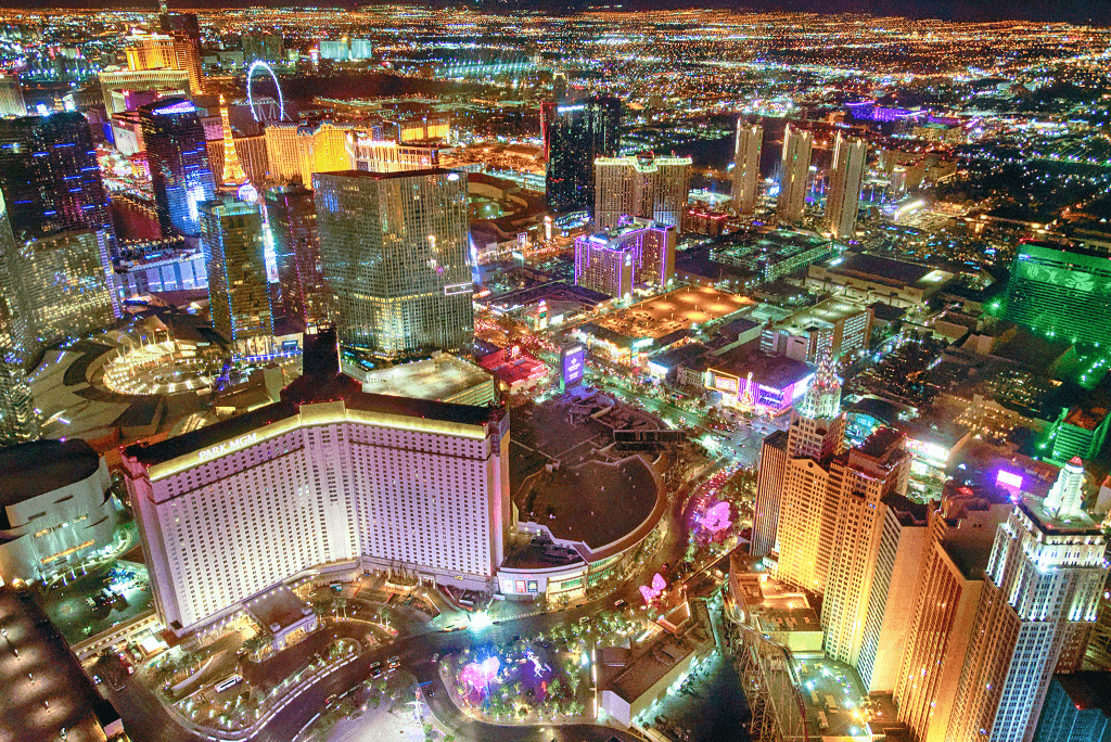 las-vegas-strip-helicopter-flight