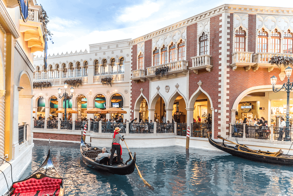 venetian-las-vegas-gondolas 