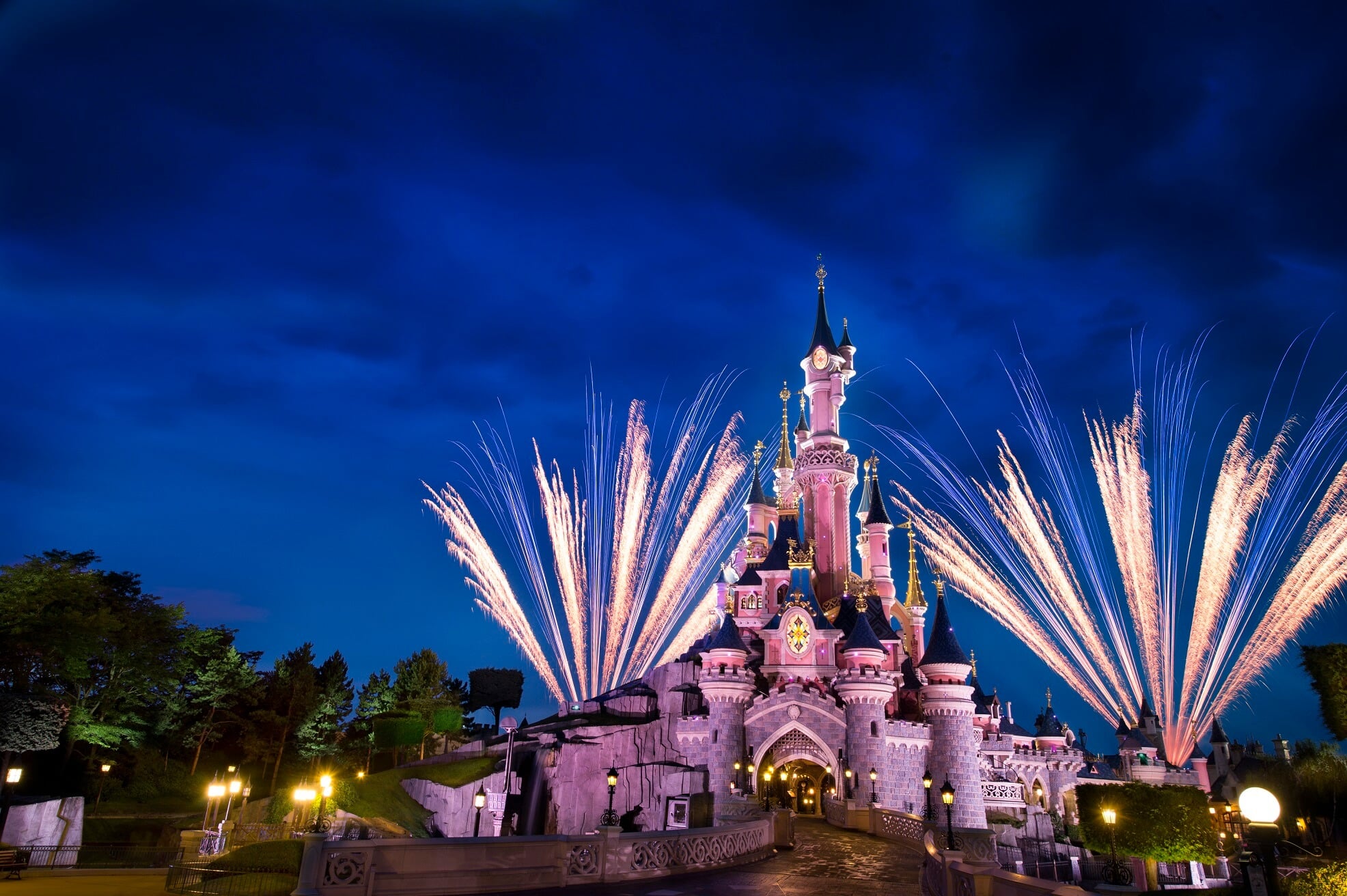 fireworks at disneyland paris castle