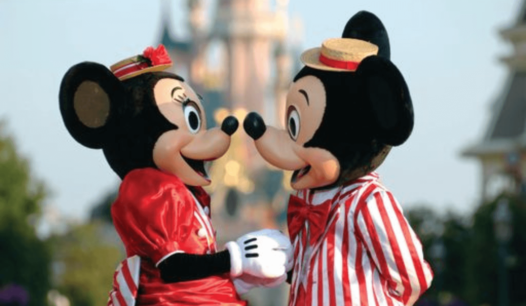 mickey and minnie mouse disneyland paris