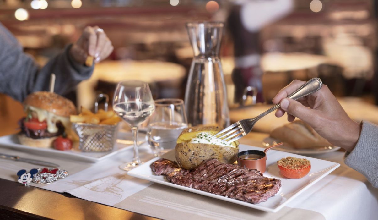 Disney Village Paris: Shopping & Dining