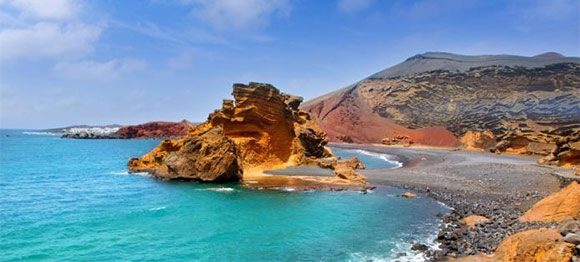 When to find the best holiday deals to Lanzarote